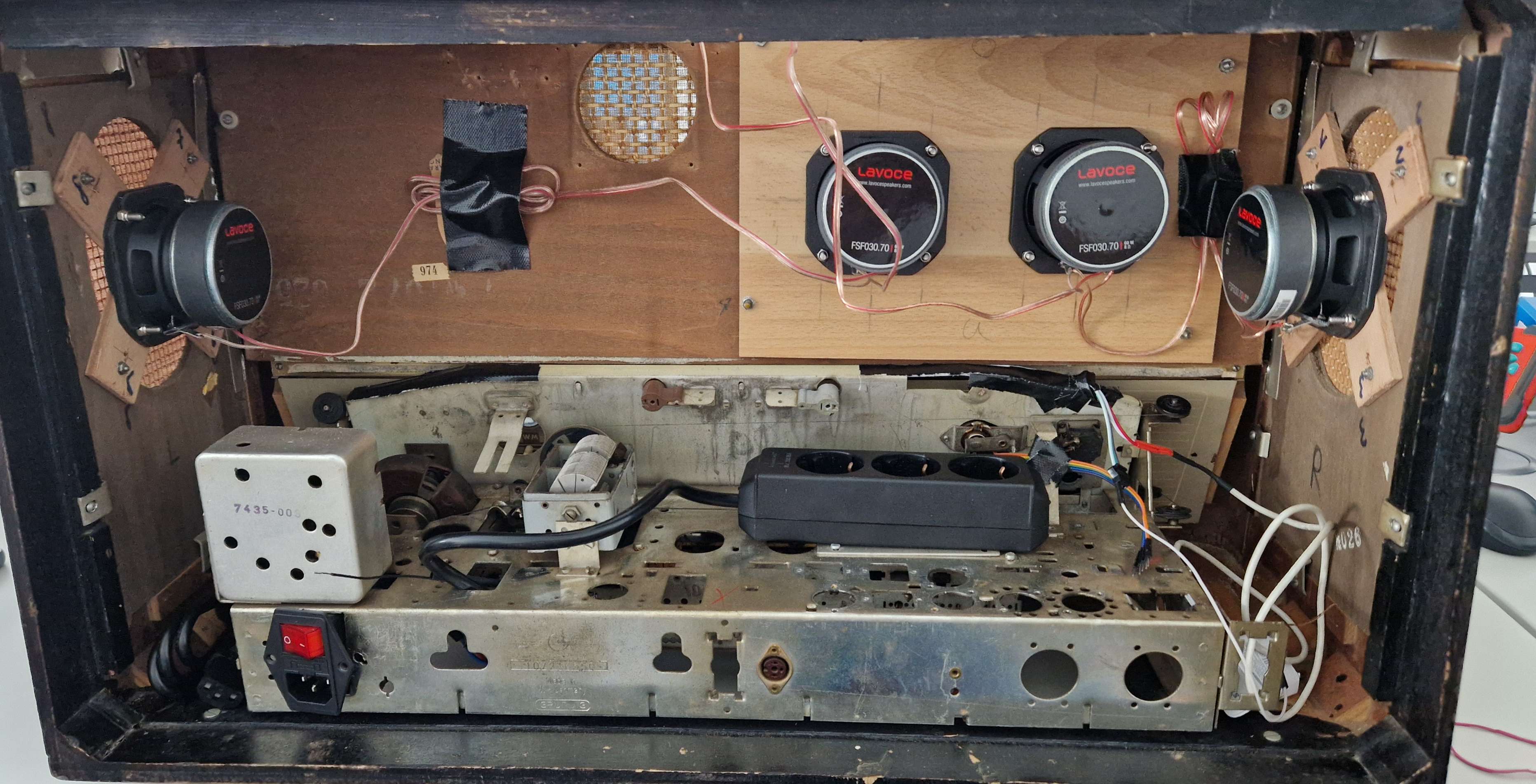 rueckseite_verkabelung